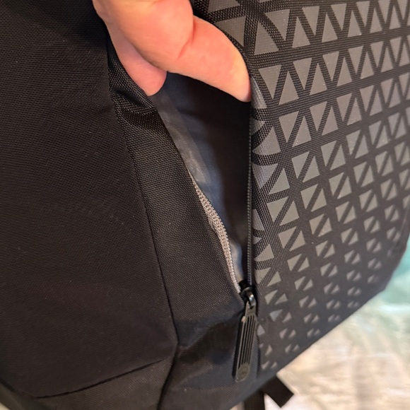 Dell Gaming Backpack - Picture 6 of 12